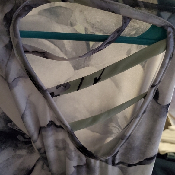 Flowery dress - Picture 4 of 5